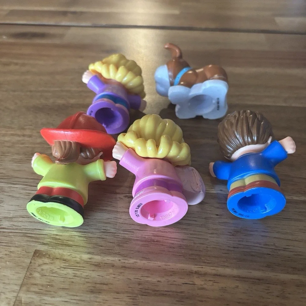Fisher Price Little People Lot Of 5 / 2 Girls , Fireman, Boy , Dog Toys Preowned